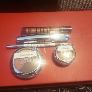TIGI Makeup Lot